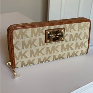 Michael Kors Wallet 🤍